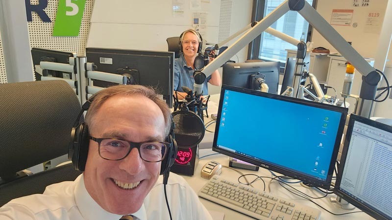 Prof. Dr. Klemens H. Fischer im Studio bei WDR5